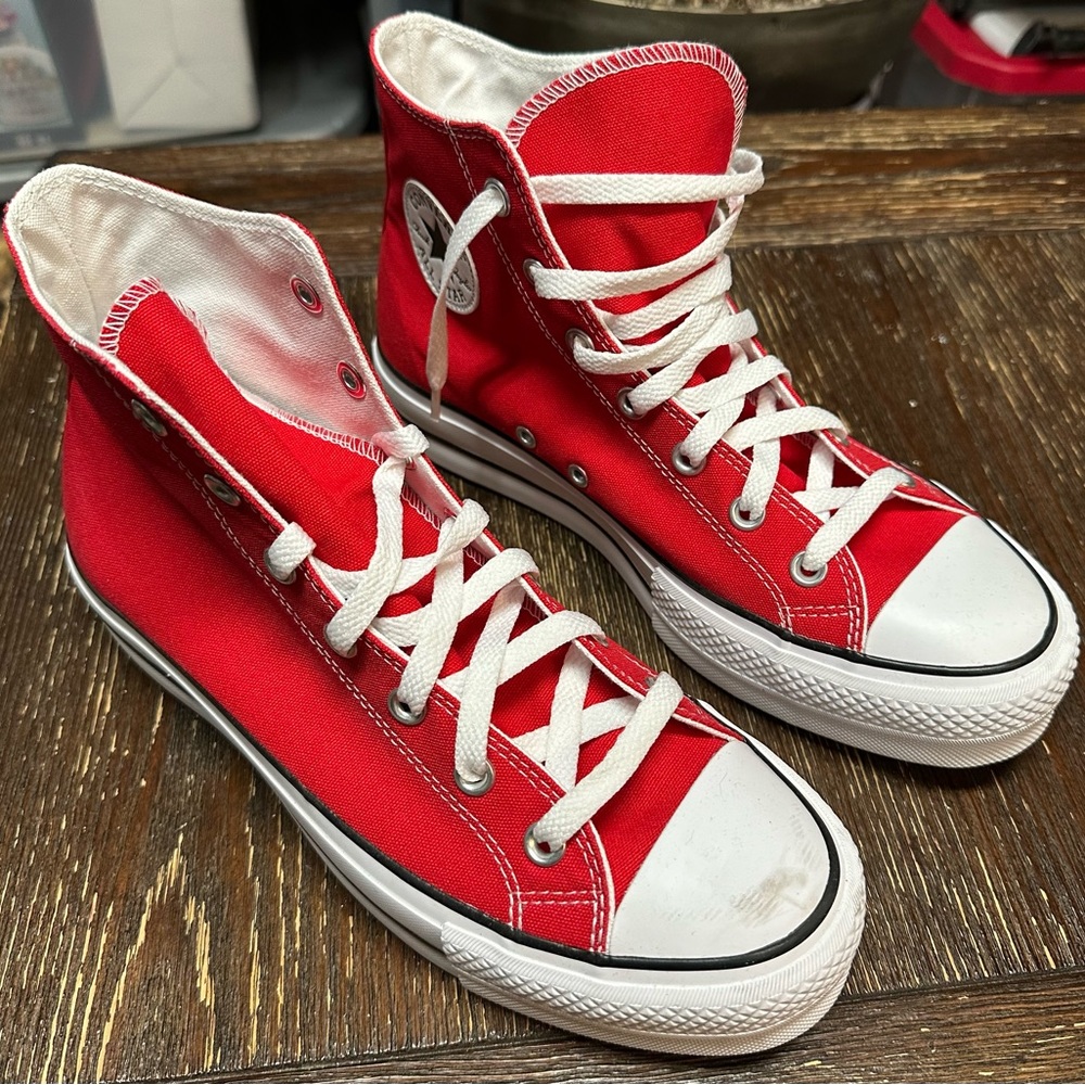Platform High-top Converse. Size 9.5. Color Red